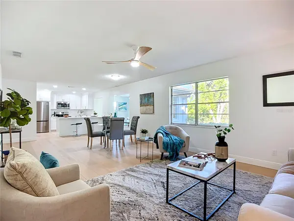 2014 HAMPSTEAD CIR, Sun City Center, FL 33573