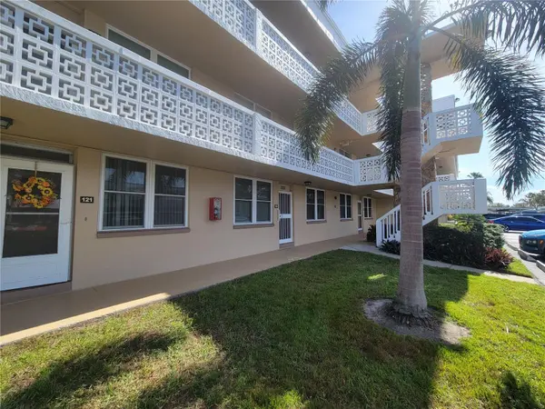 4915 BAY ST NE #122, St Petersburg, FL 33703