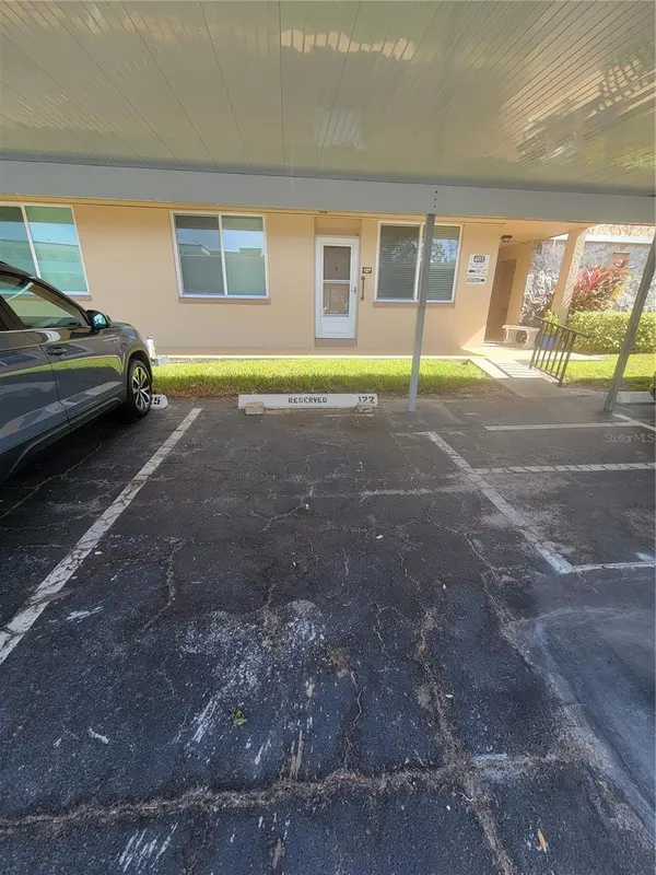 4915 BAY ST NE #122, St Petersburg, FL 33703