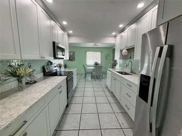 1048 PORPOISE RD, Venice, FL 34293