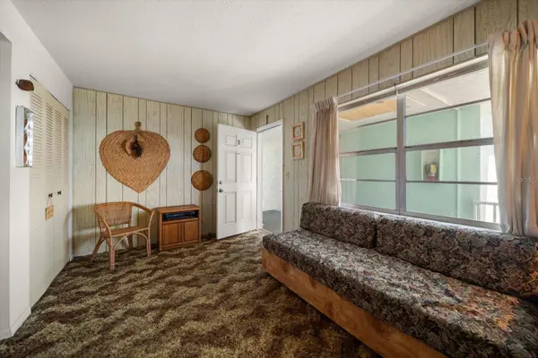 8200 BAYSHORE DR #9, Treasure Island, FL 33706