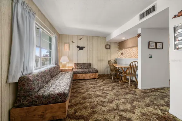 8200 BAYSHORE DR #9, Treasure Island, FL 33706