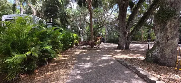 400 LONGHORN DR, River Ranch, FL 33867