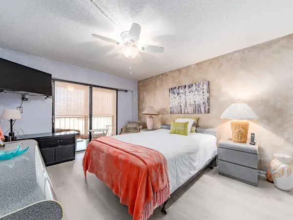 9490 HARBOR GREENS WAY #305, Seminole, FL 33776