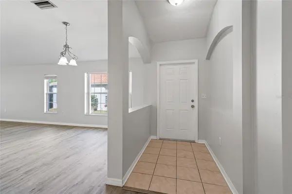 5727 AUTUMN SHIRE DR, Zephyrhills, FL 33541