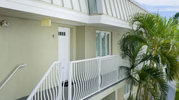 185 BRIGHTWATER DR #4, Clearwater Beach, FL 33767