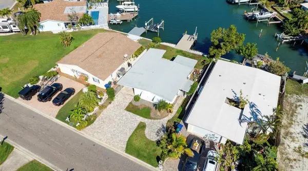 17611 1ST ST E, Redington Shores, FL 33708