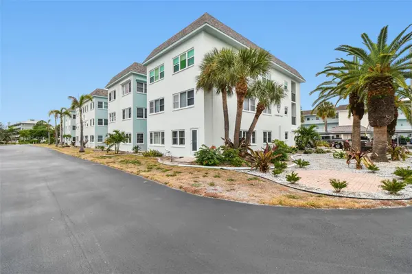 8 GLENCOE PL #107, Dunedin, FL 34698