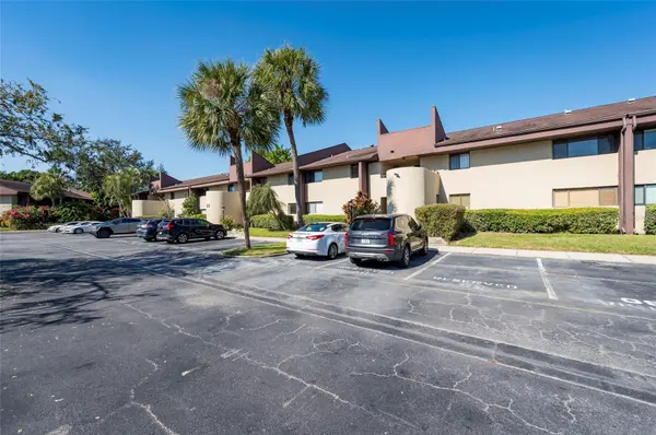 735 S VILLAGE DR N #206, St Petersburg, FL 33716