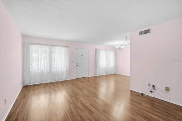 4910 BAY ST NE #105, St Petersburg, FL 33703