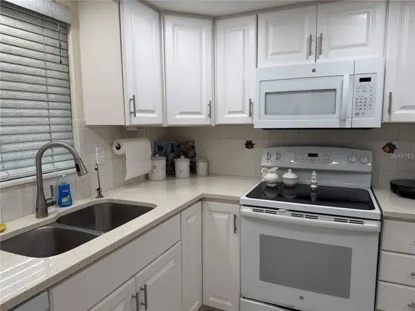 1100 E BAY DR #95, Largo, FL 33770