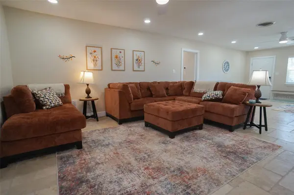 929 LANTANA AVE, Clearwater Beach, FL 33767