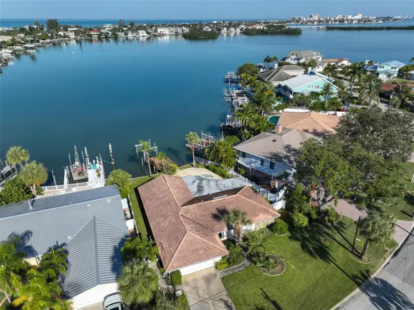410 HARBOR DR N, Indian Rocks Beach, FL 33785