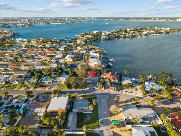 284 44TH AVE, St Pete Beach, FL 33706