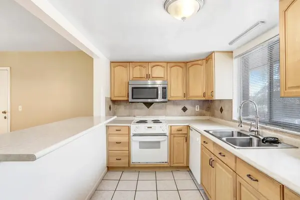 3821 S LAKE DR #223, Tampa, FL 33614