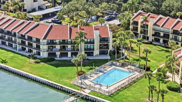 7520 SUNSHINE SKYWAY LN S #T19, St Petersburg, FL 33711