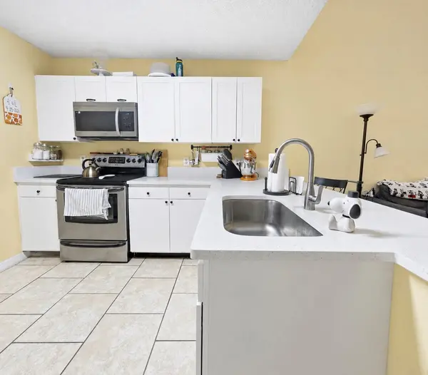 12718 WOOD TRAIL BLVD, Tampa, FL 33625