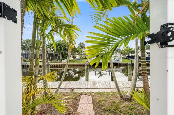 9570 SUN ISLE DR NE, St Petersburg, FL 33702