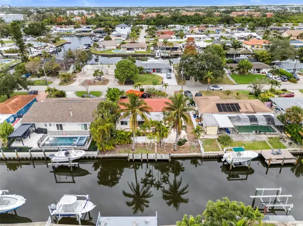 9570 SUN ISLE DR NE, St Petersburg, FL 33702