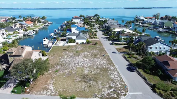 139 9TH ST E, Tierra Verde, FL 33715