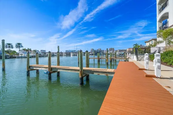 211 DOLPHIN PT #5, Clearwater, FL 33767
