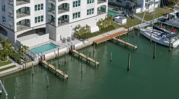 211 DOLPHIN PT #4, Clearwater, FL 33767