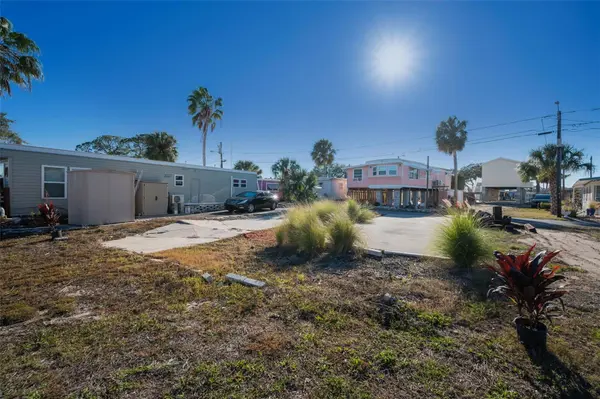 800 CHESAPEAKE DR #12, Tarpon Springs, FL 34689