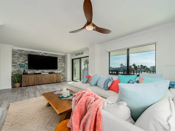 240 SAND KEY ESTATES DR #216, Clearwater Beach, FL 33767