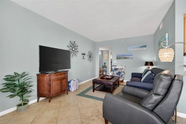 445 HAMDEN DR #405, Clearwater Beach, FL 33767