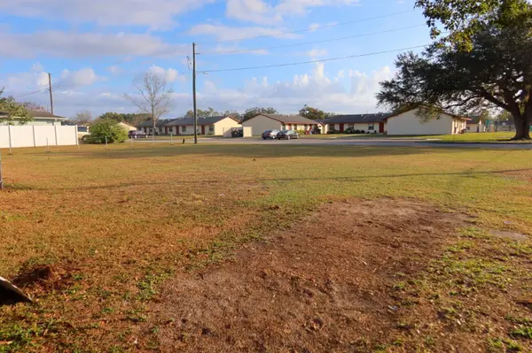 NORTH AVE, Zephyrhills, FL 33542