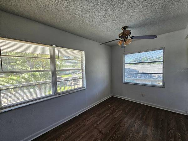 209 NW JEFFERSON CIR N #13, St Petersburg, FL 33702