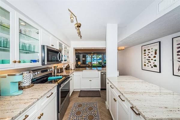 5901 BAHIA DEL MAR CIR #122, St Petersburg, FL 33715