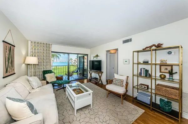 6295 BAHIA DEL MAR CIR #216, St Petersburg, FL 33715