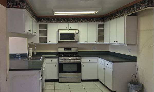 8665 MOCKINGBIRD LN, Seminole, FL 33777