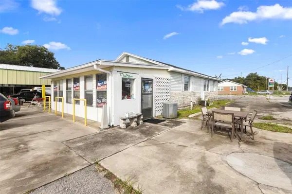 2490 N WOODLAND BLVD, Deland, FL 32720