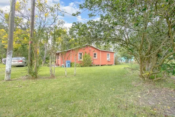 1 SMITH CT, Deland, FL 32724