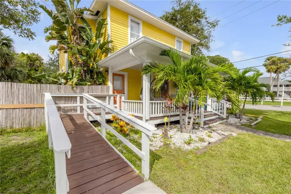 200 LIVE OAK ST, New Smyrna Beach, FL 32168