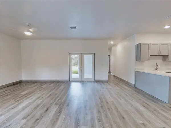2 GUAVA LN, Ocklawaha, FL 32179