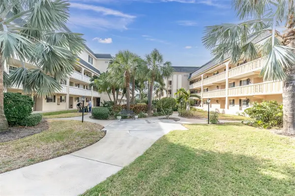 155 BLUFF VIEW DR #103, Belleair Bluffs, FL 33770