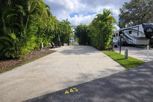 443 WATERWAY DR, Lake Wales, FL 33898