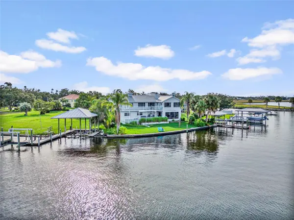 2435 N WATERSEDGE DR, Crystal River, FL 34429