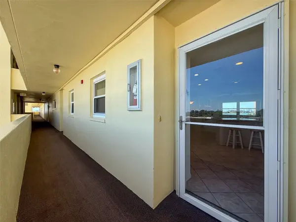 4550 COVE CIR #507, St Petersburg, FL 33708