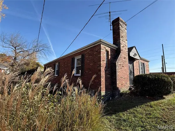 6203 Dardanella AVE, Normandy, MO 63121