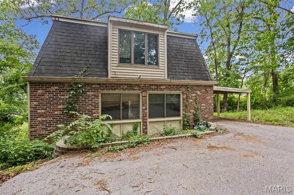 12 Johnson PL, Belleville, IL 62223