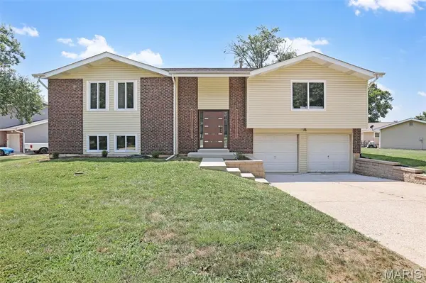 1218 Wood Station PL, Manchester, MO 63021