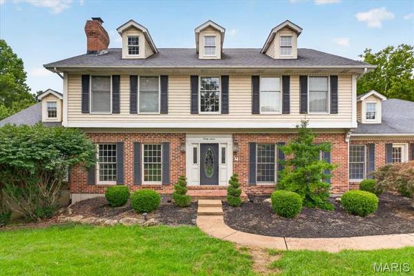 37 Kennerly Manor DR, St Louis, MO 63128