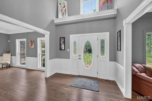37 Kennerly Manor DR, St Louis, MO 63128