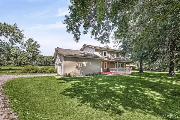 14 Algonquin DR, Millstadt, IL 62260