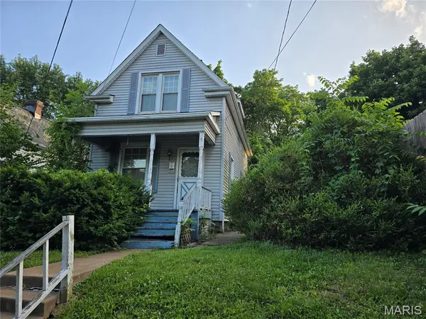7134 Drury LN, St Louis, MO 63143