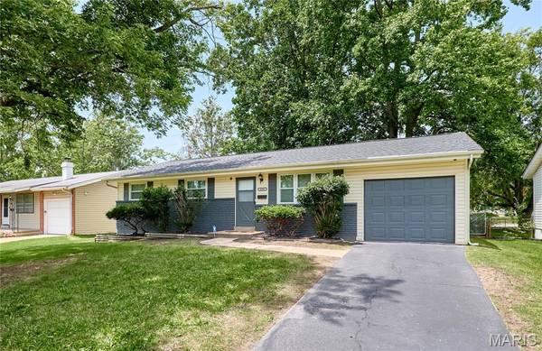 2745 Benne DR, Florissant, MO 63031